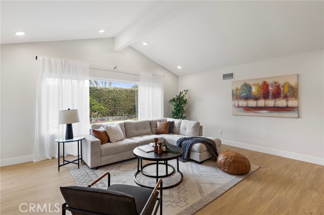 Detail Gallery Image 14 of 36 For 7848 Calmcrest Dr, Downey,  CA 90240 - 3 Beds | 2/1 Baths