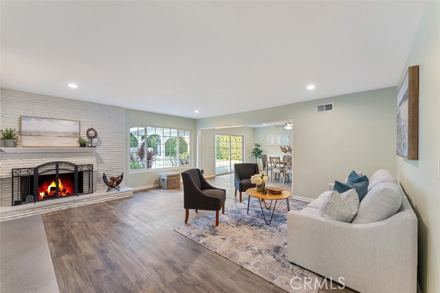 1073 E Knollcrest Drive, Covina CA: https://media.crmls.org/medias/16db95b1-24a9-492f-95e5-45c2b1bde59d.jpg