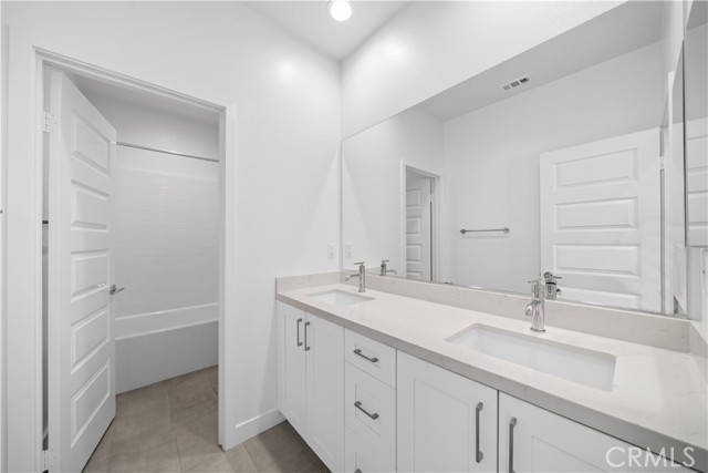 4253 S Heather Privado, Ontario CA: https://media.crmls.org/medias/16db9f18-5ddd-4420-9cbc-e1f59a37b61b.jpg