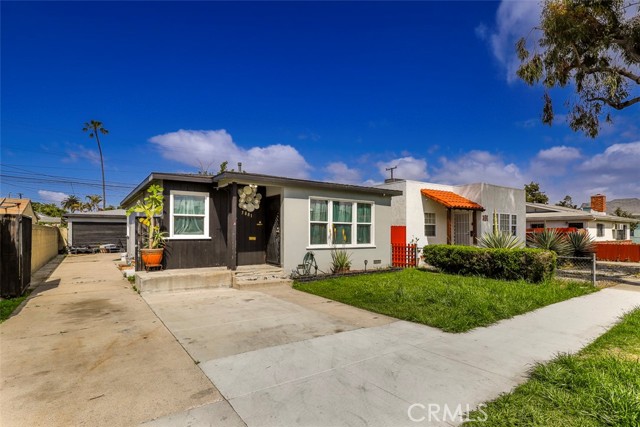 Detail Gallery Image 1 of 23 For 5881 Lemon Ave, Long Beach,  CA 90805 - 2 Beds | 2 Baths
