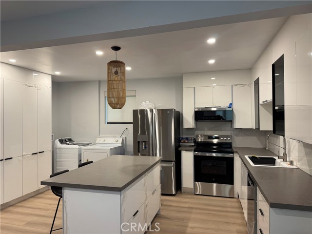 Detail Gallery Image 3 of 6 For 600 Ocean #B,  Seal Beach,  CA 90740 - 1 Beds | 1 Baths