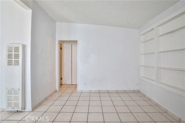 5787 Warren Street, Riverside CA: https://media.crmls.org/medias/16dce81e-4b5d-4f18-b6f8-22bde75c79bd.jpg