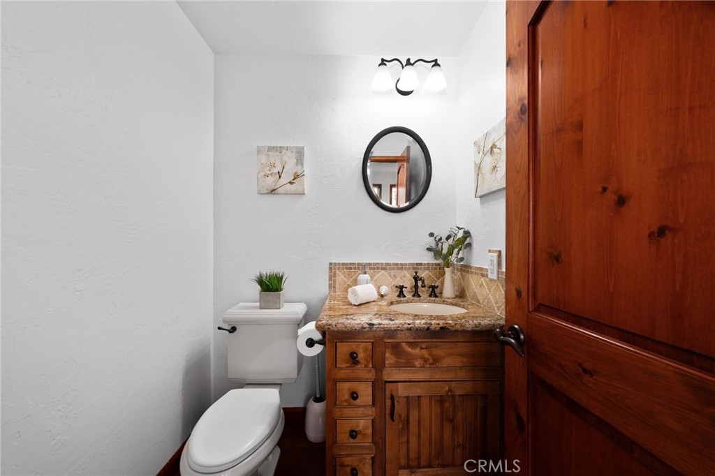 https://media.crmls.org/medias/16dd5b63-85d8-4d17-88e3-b71beec4788b.jpg?preset=X-Large