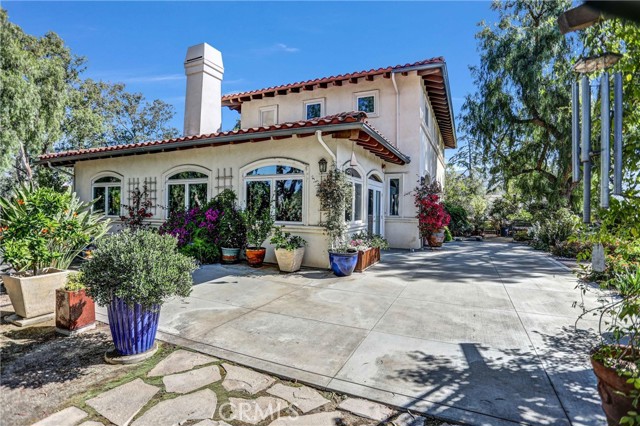 10345 McBroom Street, Sunland CA: https://media.crmls.org/medias/16df6c13-7383-44f3-9963-0fe3cab9671a.jpg