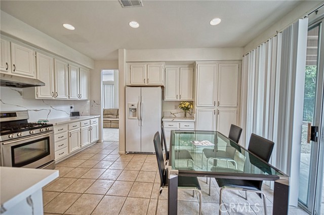 Detail Gallery Image 11 of 46 For 33441 Warwick Hills Rd, Yucaipa,  CA 92399 - 4 Beds | 2/1 Baths