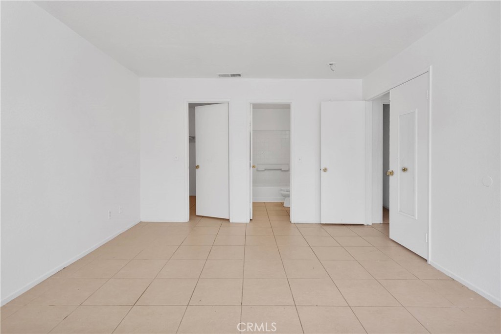 https://media.crmls.org/medias/16df8b07-801e-40dc-98ef-16ec71b11d40.jpg?preset=X-Large