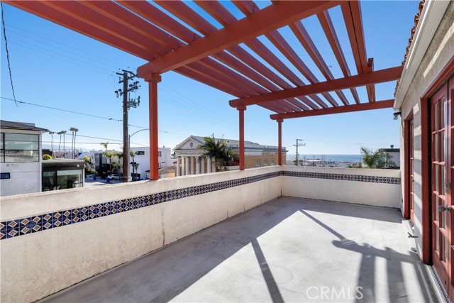 207 16th Street, Hermosa Beach CA: https://media.crmls.org/medias/16dfdd27-f6ff-42df-bb0c-d535444e1d15.jpg