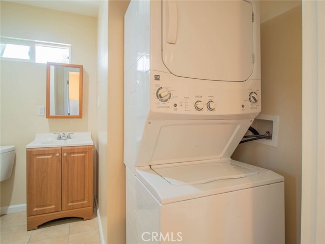 1805 W 35th Street, Los Angeles CA: https://media.crmls.org/medias/16dff5e9-eeda-4142-bdd7-75a23fe7ccbf.jpg