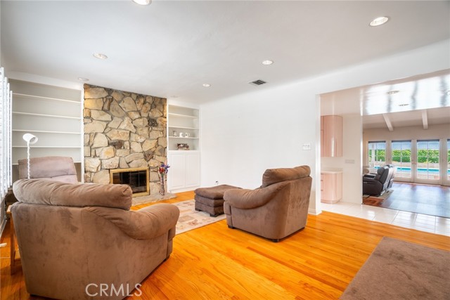 Detail Gallery Image 6 of 44 For 900 N California St, Burbank,  CA 91505 - 3 Beds | 2 Baths