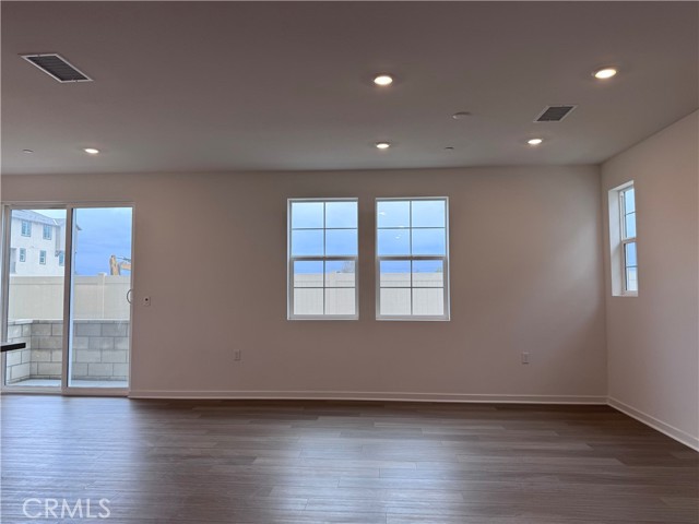 12865 Denali Way, Eastvale CA: https://media.crmls.org/medias/16e06978-9a2f-4e1b-bbe8-74b3a6f530b6.jpg