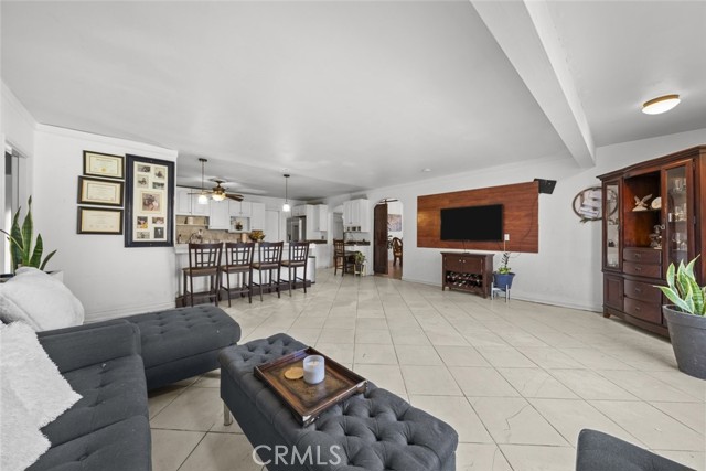 Detail Gallery Image 15 of 52 For 9757 White Oak, Northridge,  CA 91325 - 4 Beds | 3 Baths