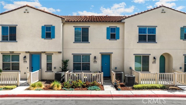 1095 W Buttercup Lane, Rialto CA: https://media.crmls.org/medias/16e1ebd4-5a8a-4411-8fe0-e6b1a4b51ab9.jpg