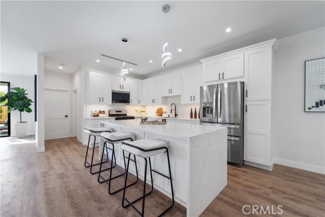 Detail Gallery Image 9 of 20 For 7717 Jamieson Ave, Reseda,  CA 91335 - 3 Beds | 3 Baths