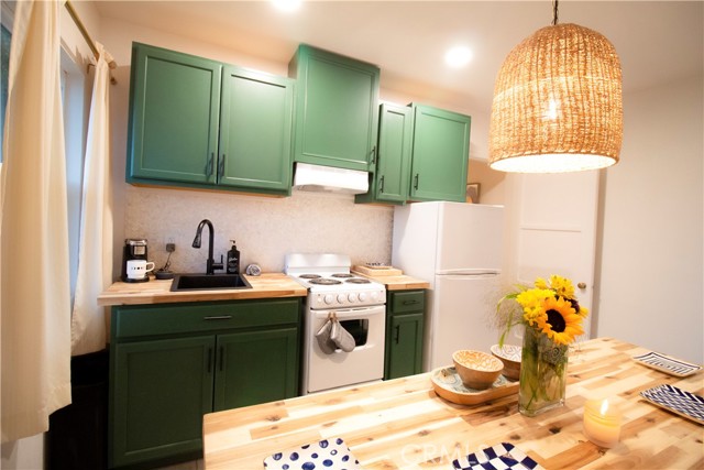 12512 Miranda Street, Valley Village CA: https://media.crmls.org/medias/16e24661-b5cd-49d1-9162-5286d13c7a12.jpg