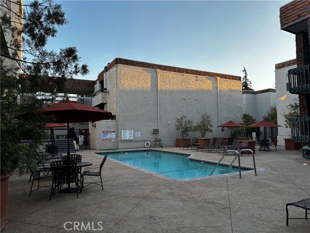 Detail Gallery Image 3 of 14 For 355 S Los Robles Ave #212 #212,  Pasadena,  CA 91101 - 2 Beds | 1 Baths