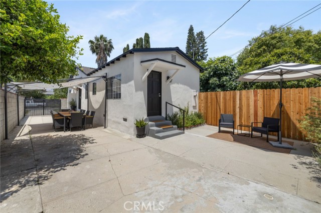1820 N Avon Street, Burbank CA: https://media.crmls.org/medias/16e31494-941f-40ac-9ea1-49a0883030aa.jpg