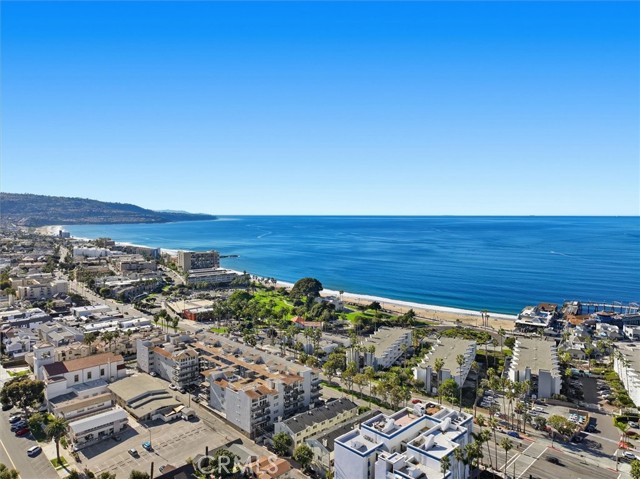Detail Gallery Image 29 of 30 For 208 S Catalina Ave #C,  Redondo Beach,  CA 90277 - 3 Beds | 2/1 Baths
