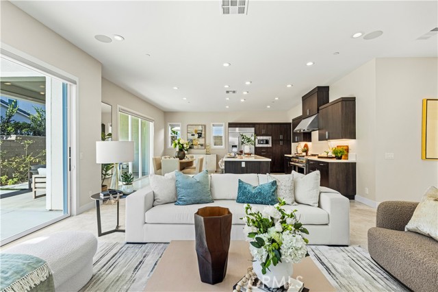 Detail Gallery Image 5 of 42 For 161 Walworth, Lake Forest,  CA 92630 - 5 Beds | 5 Baths