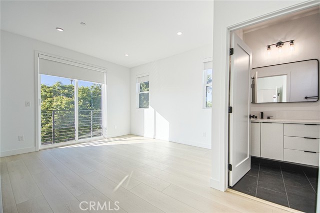 2200 Thurman Avenue, Los Angeles CA: https://media.crmls.org/medias/16e4f88e-28ca-4b69-a6cc-caeb07109e58.jpg