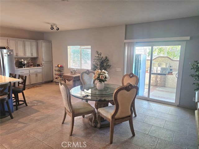 Detail Gallery Image 13 of 39 For 14630 Hondo Dr, Victorville,  CA 92394 - 4 Beds | 3 Baths