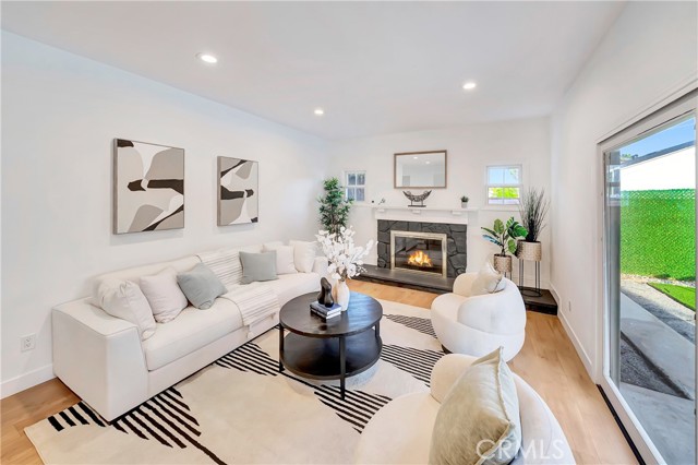 20742 Lull Street, Winnetka CA: https://media.crmls.org/medias/16e58e5b-5375-4f03-8485-78c8dde718ff.jpg
