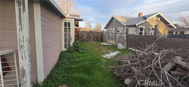 Detail Gallery Image 9 of 9 For 44627 Beech, Lancaster,  CA 93534 - 3 Beds | 1 Baths