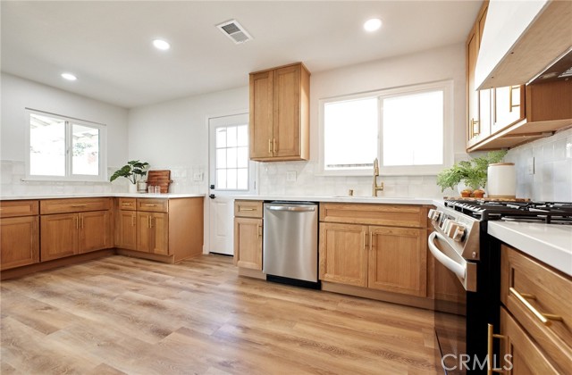 1403 N Siesta Avenue, La Puente CA: https://media.crmls.org/medias/16e5b75f-78cf-4e29-a5de-8a09e16e302e.jpg