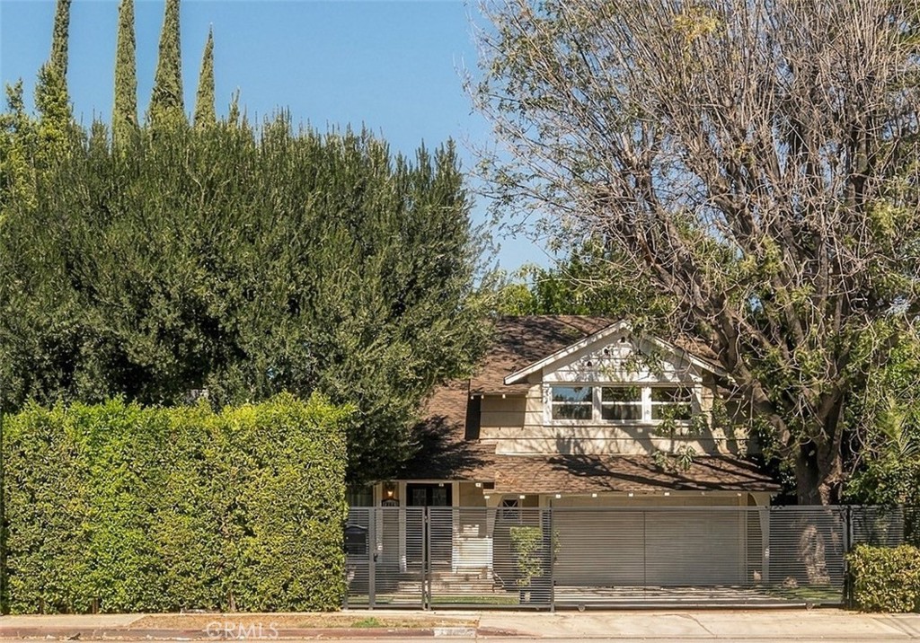 13047 Magnolia Boulevard — Traditional