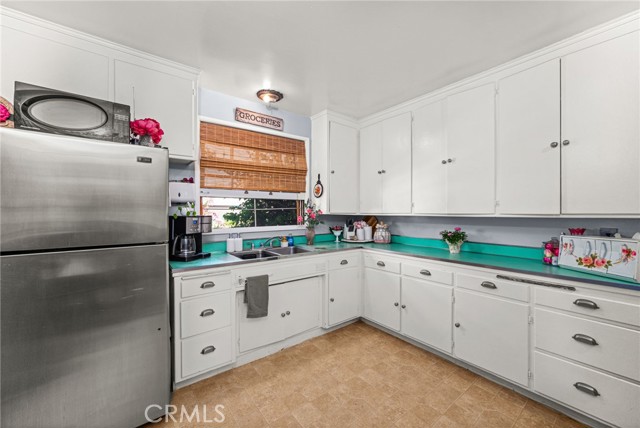 4600 Edelle Place, Los Angeles CA: https://media.crmls.org/medias/16e70b55-06b1-4e5b-8225-b79369e5f00d.jpg