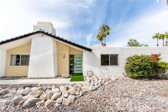 515 N Burton Way, Palm Springs CA: https://media.crmls.org/medias/16e7b638-e2c2-42e3-8e7c-e11f7004d2e2.jpg