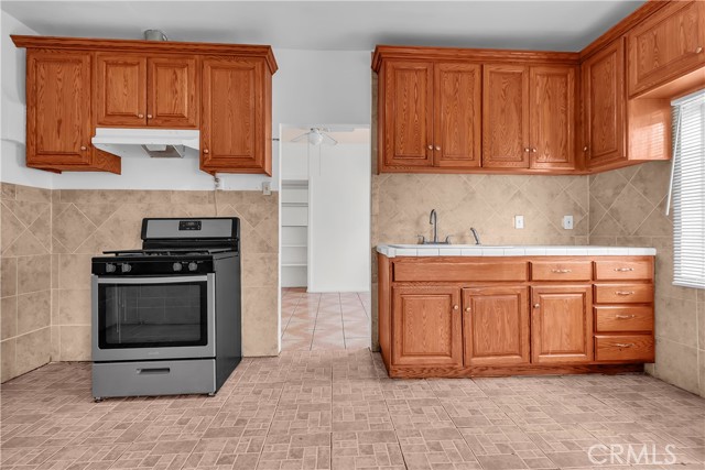 Detail Gallery Image 4 of 30 For 657 E 53rd, Los Angeles,  CA 90011 - – Beds | – Baths