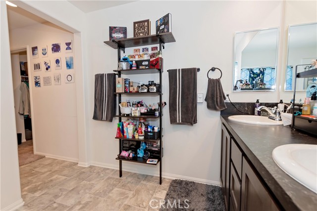 Detail Gallery Image 22 of 38 For 3013 via Bella Rosa, Rosamond,  CA 93560 - 4 Beds | 3 Baths