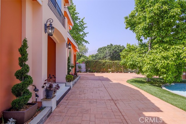 801 S Michillinda Avenue, Pasadena CA: https://media.crmls.org/medias/16e98b65-4adf-4b7f-9bbf-350014bf09b7.jpg
