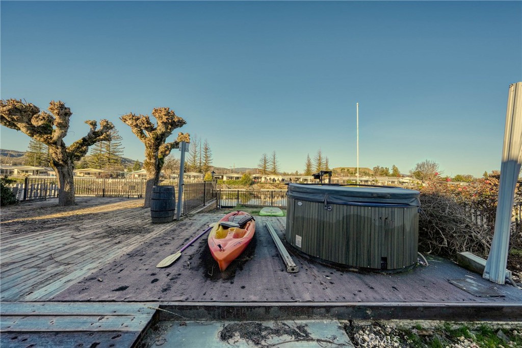 https://media.crmls.org/medias/16e99eb6-240f-4df8-b654-940d2c980952.jpg?preset=X-Large