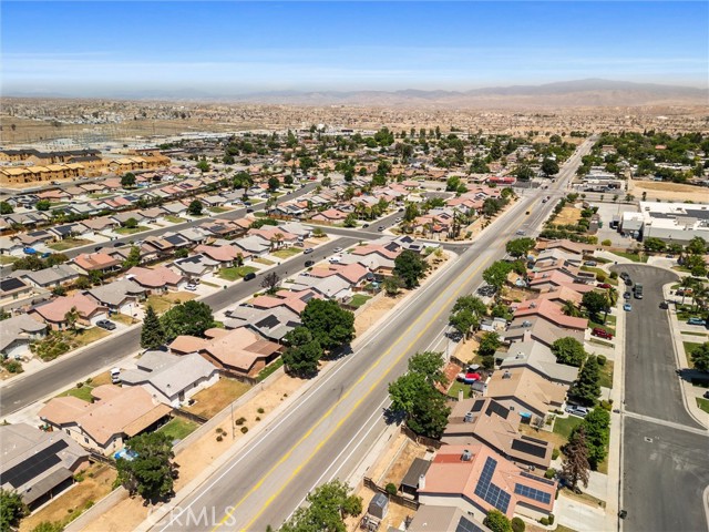 231 Sunny Meadow Drive, Bakersfield CA: https://media.crmls.org/medias/16e9bc2b-1c0a-45a0-bb74-c9be4086b58c.jpg