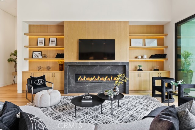 5727 Cahill Avenue, Tarzana CA: https://media.crmls.org/medias/16eb1334-5291-4bc1-8a2d-7eab8c91f47b.jpg