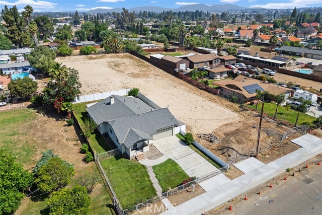 9261 Duncan, Riverside CA: https://media.crmls.org/medias/16ec2911-5080-4d77-904c-0412fe1c8bc7.jpg
