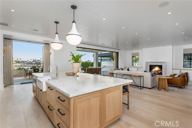 2209 Bayside Drive, Corona del Mar CA: https://media.crmls.org/medias/16ec76db-2484-4840-be39-f17208096cc8.jpg