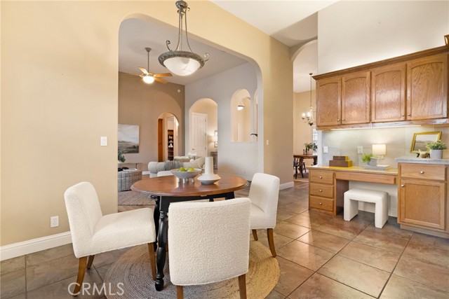 Breakfast nook & built in desk space