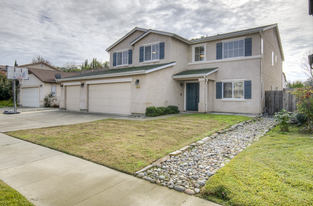 Detail Gallery Image 2 of 37 For 2929 W Prescott Ave, Visalia,  CA 93291 - 4 Beds | 3 Baths