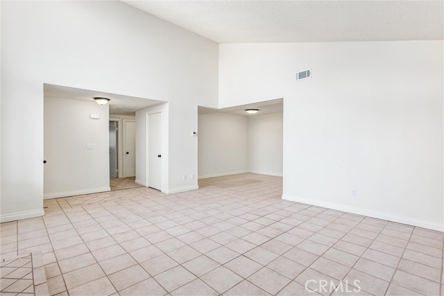 2061 W Redlands Boulevard, Redlands CA: https://media.crmls.org/medias/16f08baa-c4ff-44e5-b71d-a4f3ca2c3380.jpg