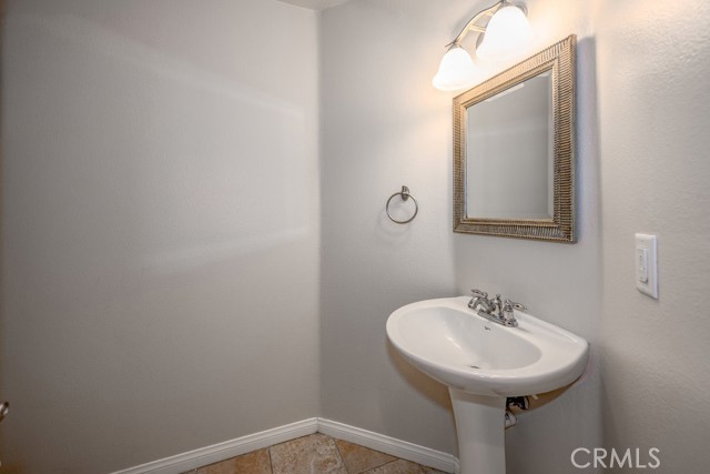 Detail Gallery Image 8 of 27 For 28378 Mirabelle Ln, Saugus,  CA 91350 - 3 Beds | 2/1 Baths