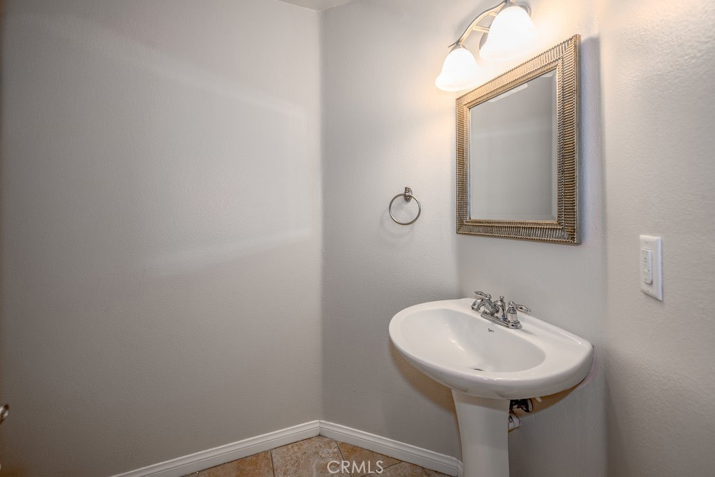 https://media.crmls.org/medias/16f0fd60-7209-45b9-8fdc-db06707d3090.jpg?preset=X-Large