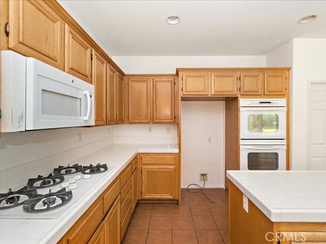 Detail Gallery Image 11 of 38 For 1586 Silver Cup Ct, Redlands,  CA 92374 - 5 Beds | 3 Baths