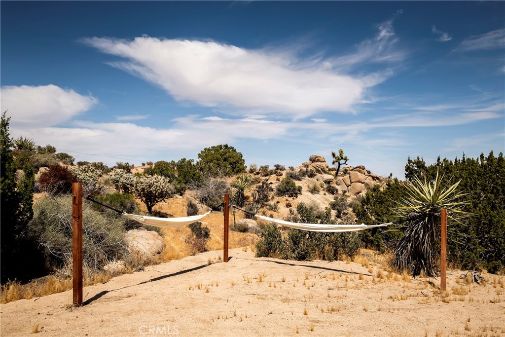 https://media.crmls.org/medias/16f2843d-6f49-4683-817c-6be69c58de7f.jpg?preset=X-Large
