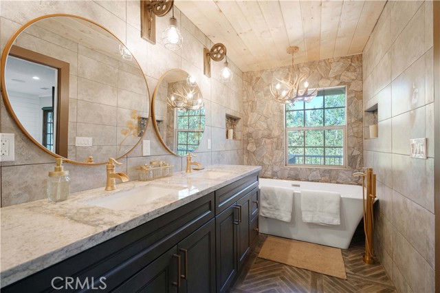 Detail Gallery Image 31 of 60 For 135 S Fairway Dr, Lake Arrowhead,  CA 92391 - 5 Beds | 3 Baths