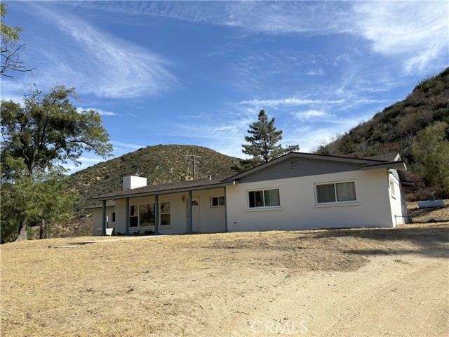 42930 Lake Hughes Road, Lake Hughes CA: https://media.crmls.org/medias/16f3306c-fe8b-49cf-bd8d-e55fc7a08318.jpg