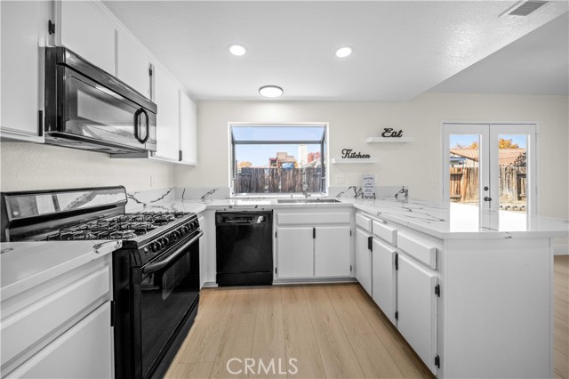 Detail Gallery Image 7 of 28 For 43909 Estrella, Lancaster,  CA 93535 - 5 Beds | 2 Baths