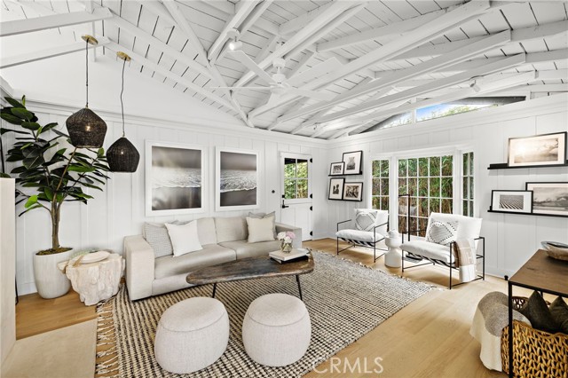 592 Bluebird Canyon Drive, Laguna Beach CA: https://media.crmls.org/medias/16f37e61-ef97-43f1-9b19-125150126e2b.jpg