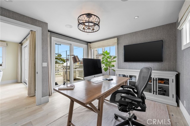 Detail Gallery Image 38 of 52 For 441 28th St, Manhattan Beach,  CA 90266 - 4 Beds | 4/1 Baths